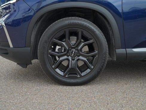 Used 2025 Honda Pilot Touring image 11