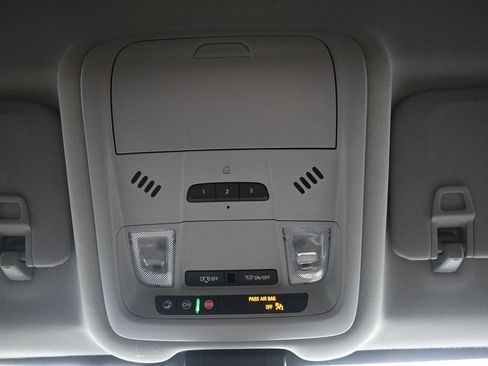 Used 2024 GMC Terrain SLT FWD image 17