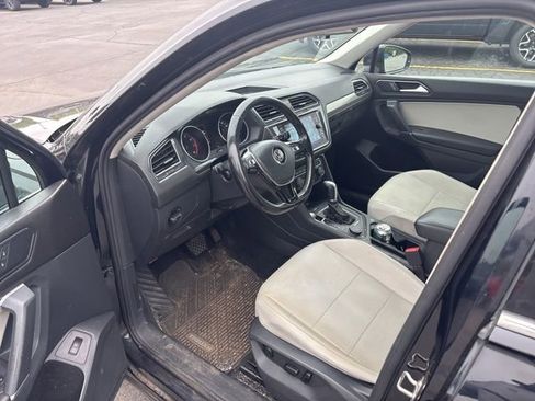 Used 2018 Volkswagen Tiguan SEL AWD/4WD image 15