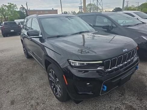 Used 2022 Jeep Grand Cherokee Overland w/ Advanced Protech Group III AWD/4WD image 2