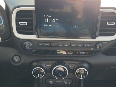 Used 2025 Hyundai Venue Limited image 21