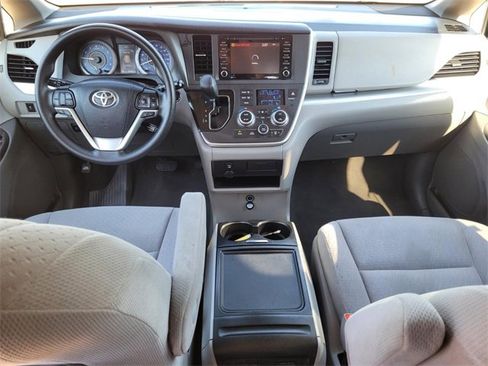 Used 2020 Toyota Sienna LE w/ LE Preferred Package image 21