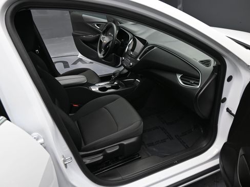 Certified 2025 Chevrolet Malibu LT image 20