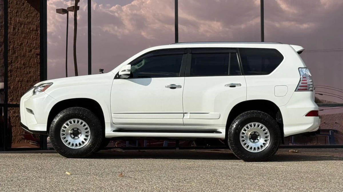Used 2014 Lexus GX 460 w/ Premium Package AWD/4WD image 5