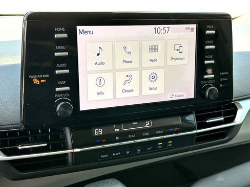 Used 2021 Toyota Sienna LE FWD image 13