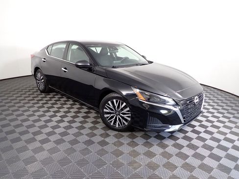 Used 2024 Nissan Altima 2.5 SV image 5