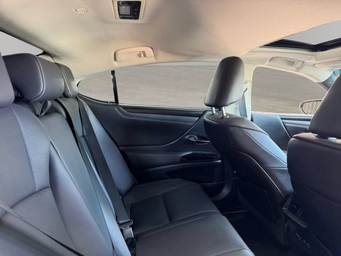 Used 2022 Lexus ES 300h w/ Premium Package FWD image 18