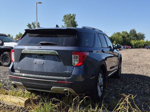 Used 2021 Ford Explorer Limited w/ Equipment Group 301A AWD/4WD image 3