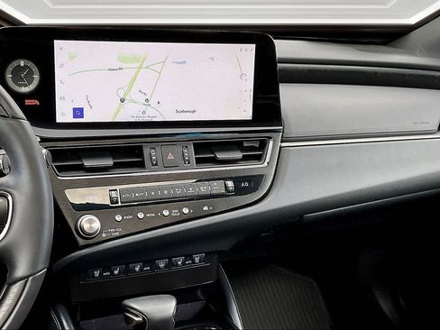 Used 2025 Lexus ES 300h w/ Luxury Package image 6