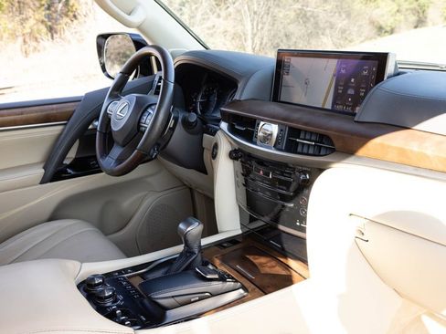 Used 2020 Lexus LX 570 4WD w/ Luxury Package image 67