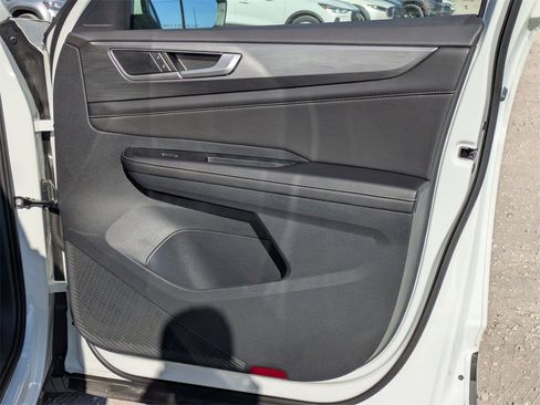 Used 2025 Volkswagen Atlas Cross Sport SE image 27