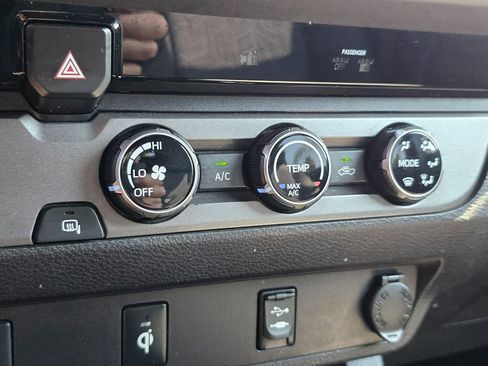 Used 2017 Toyota Tacoma TRD Off-Road w/ Tow Package image 36