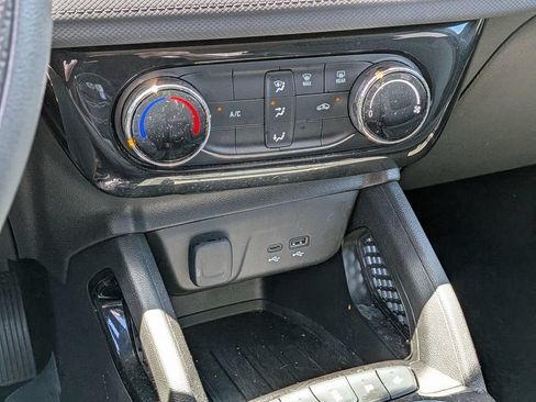 Used 2024 Chevrolet TrailBlazer LT w/ Driver Confidence Package FWD image 18