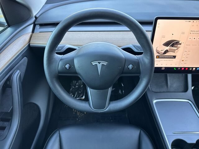 Used 2023 Tesla Model Y AWD image 17