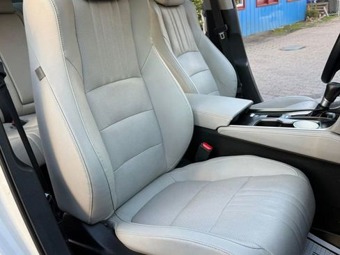 Used 2018 Honda Accord Touring image 9