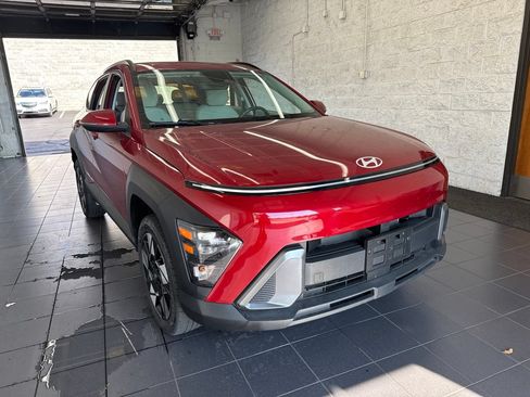 Used 2025 Hyundai Kona SEL AWD/4WD image 2