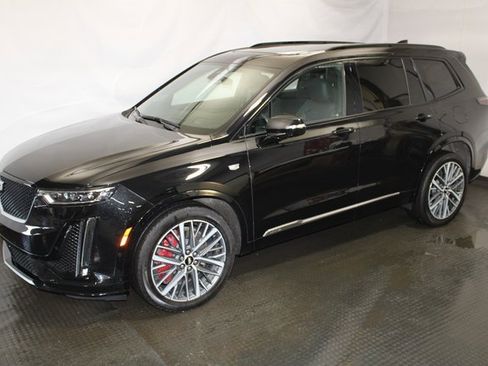 Certified 2024 Cadillac XT6 Sport w/ Technology Package image 2