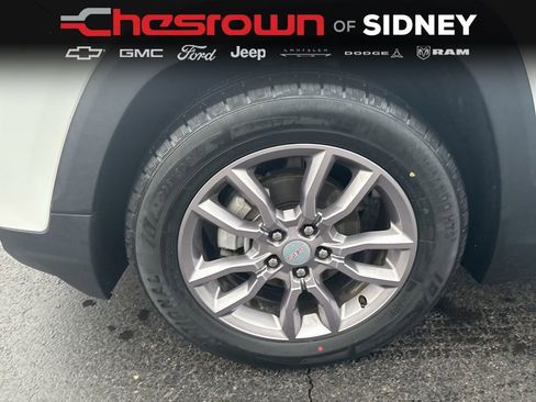 Used 2023 GMC Terrain SLT image 9