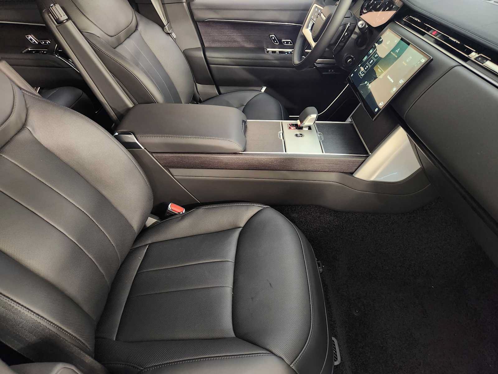 New 2026 Land Rover Range Rover Long Wheelbase SE AWD/4WD image 3