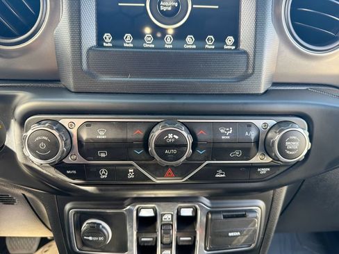 Used 2023 Jeep Gladiator Sport AWD/4WD image 16