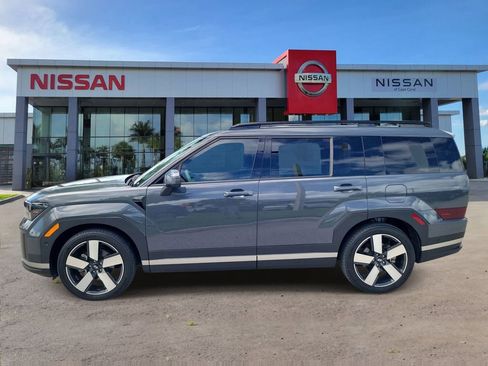 Used 2025 Hyundai Santa Fe Limited w/ Tow & Go Package image 8