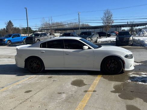 Used 2018 Dodge Charger SRT w/ Technology Group image 5