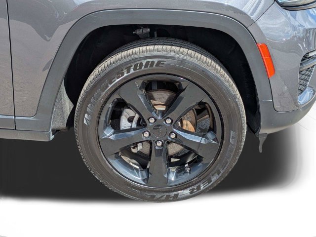 Used 2023 Jeep Grand Cherokee Altitude RWD image 11
