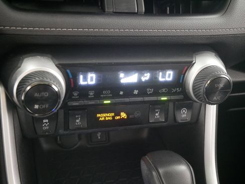 Used 2022 Toyota RAV4 XLE image 23