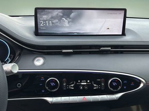 Used 2024 Genesis GV70 3.5T Sport w/ Sport Prestige Package image 9