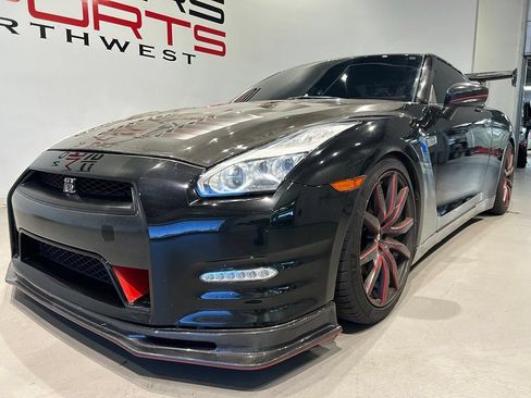 Used 2014 Nissan GT-R Premium AWD/4WD image 2
