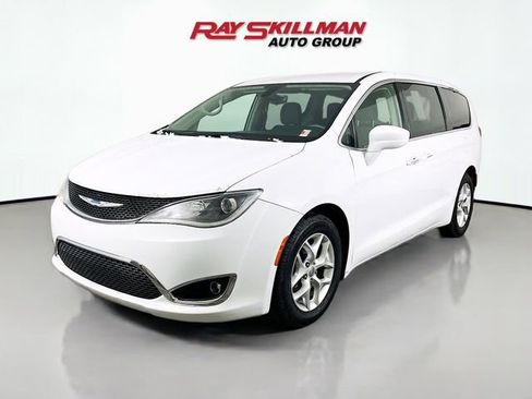 Used 2018 Chrysler Pacifica Touring Plus w/ Tire & Wheel Group image 3