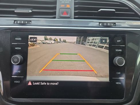 Used 2021 Volkswagen Tiguan SE w/ Panoramic Sunroof Package FWD image 24