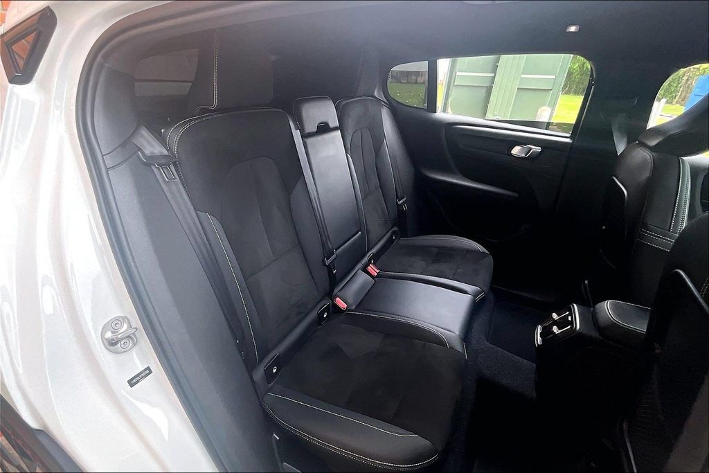 Certified 2023 Volvo C40 P8 Recharge Plus w/ Protection Package Premier AWD/4WD image 37