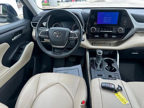 Certified 2024 Toyota Highlander XLE AWD/4WD image 21