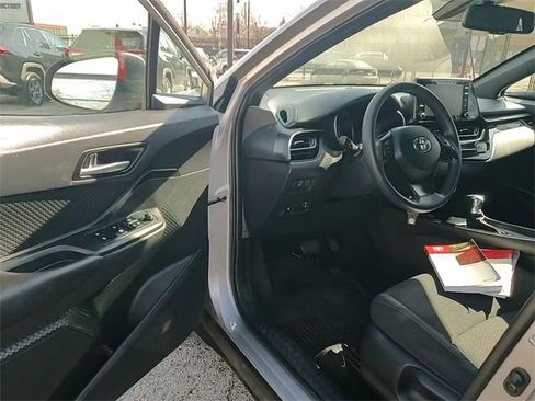 Used 2019 Toyota C-HR LE image 10