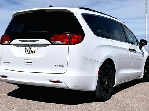 Used 2021 Chrysler Voyager Lxi FWD image 5