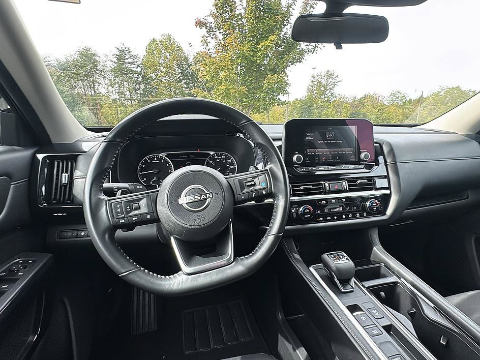 Certified 2025 Nissan Pathfinder SV FWD image 29