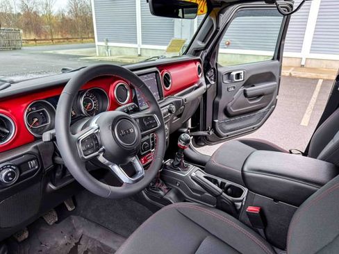 Used 2023 Jeep Gladiator Rubicon w/ Trailer Tow Package AWD/4WD image 14
