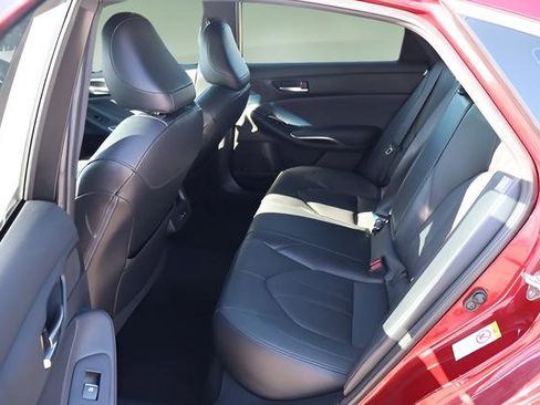 Used 2019 Toyota Avalon XLE w/ Moonroof Package image 16