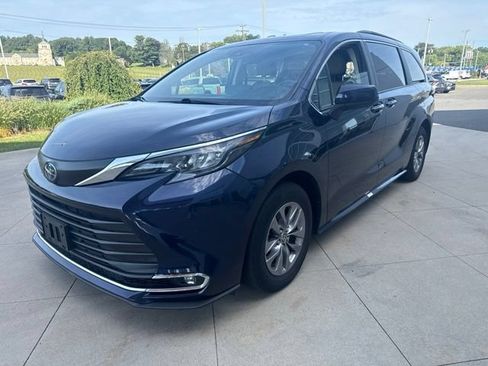 Used 2024 Toyota Sienna XLE w/ XLE Plus Package AWD/4WD image 3