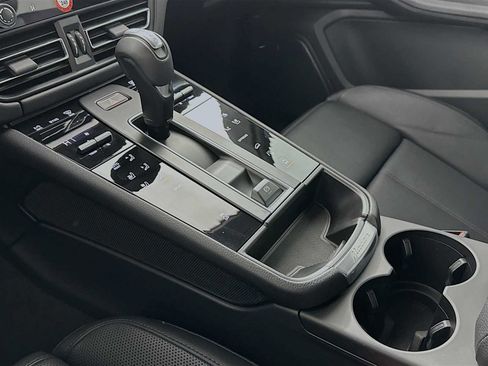 Certified 2025 Porsche Macan image 19
