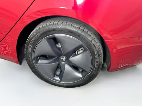 Used 2018 Tesla Model 3 Mid Range image 11