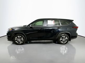 Used 2024 Toyota Highlander XLE video 2