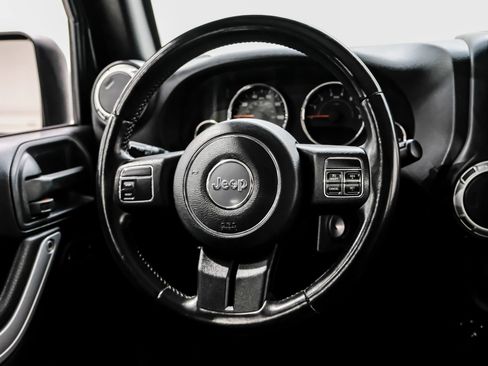 Used 2016 Jeep Wrangler Unlimited Sahara AWD/4WD image 18