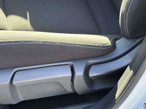 Used 2025 Nissan Rogue S image 15