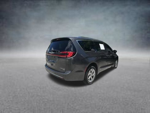 Used 2021 Chrysler Pacifica Limited AWD/4WD image 7