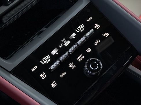 Certified 2025 Porsche Macan Electric image 30