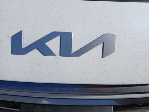 Used 2023 Kia Niro EX Touring FWD image 2