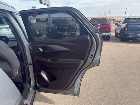 Used 2025 Chevrolet TrailBlazer LT AWD/4WD image 16