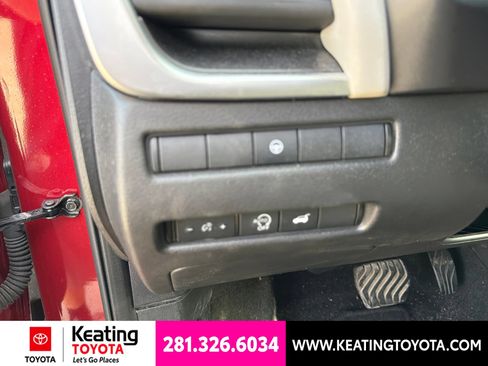 Used 2025 Nissan Rogue SV AWD/4WD image 10